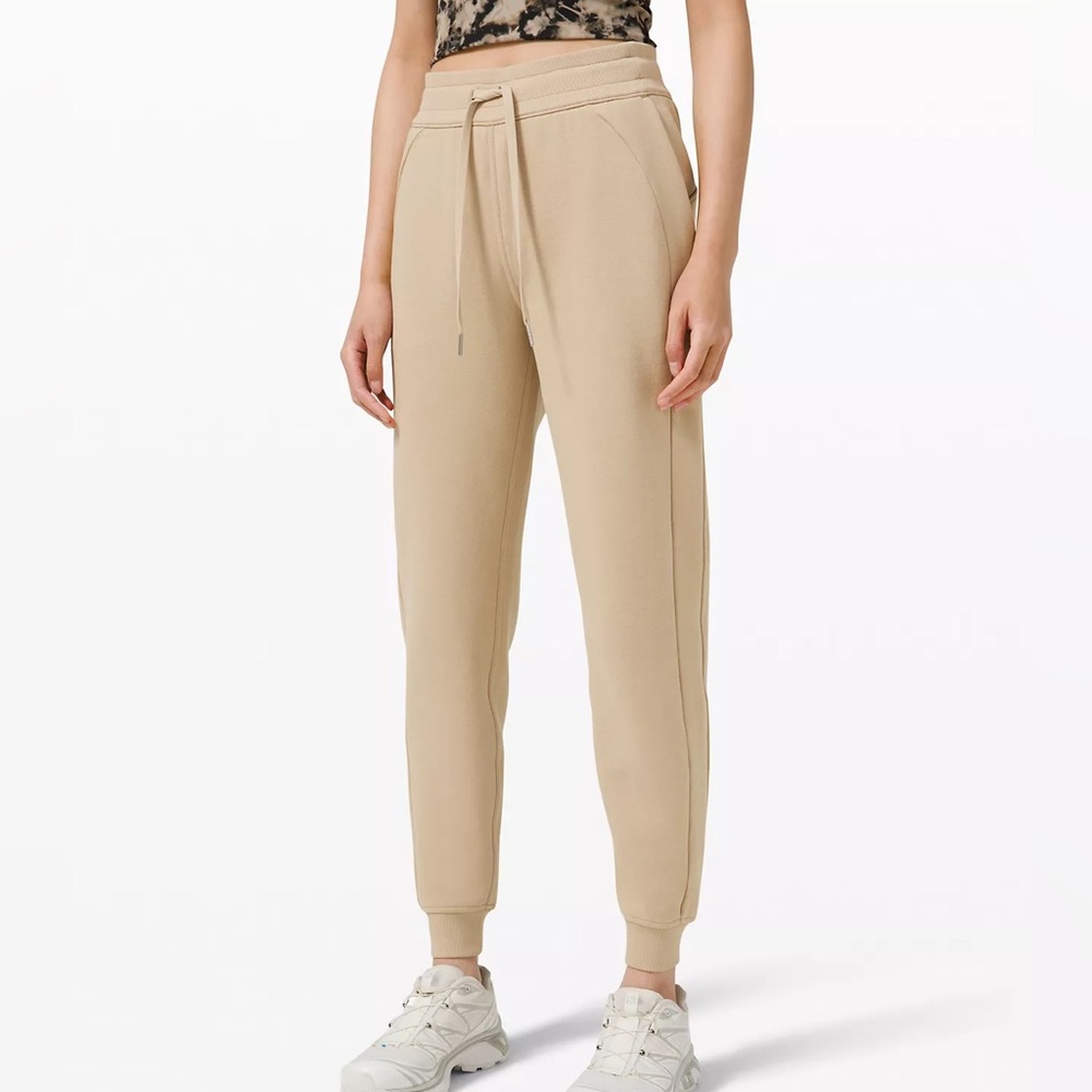 NWT lululemon Scuba High Rise Relaxed Jogger in Trench
